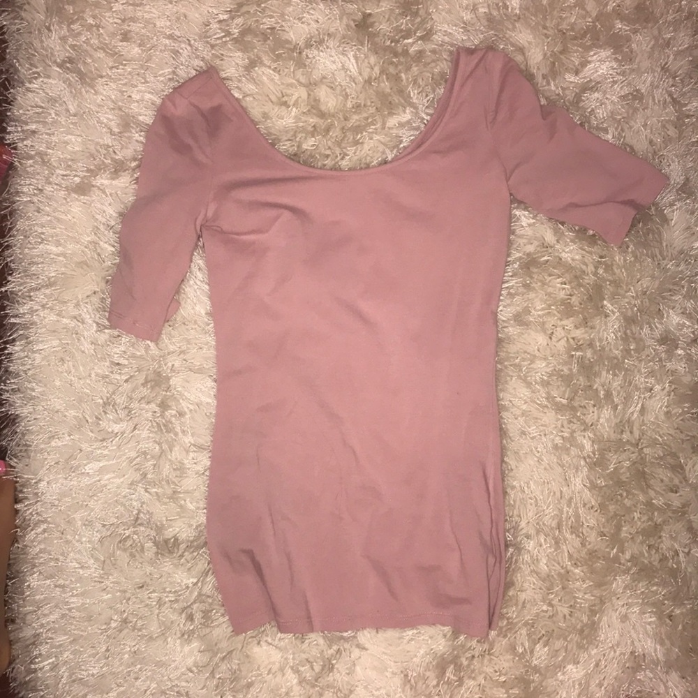 Wide shoulder tee